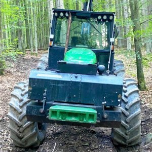 foto les traktor 135HP ruka naviják vlek