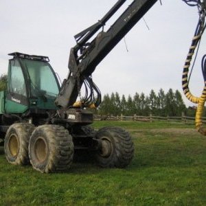 foto 18t JohnDeere 1270D 6W harvestor GO motoru (+motor rameno kabina pásy PC)