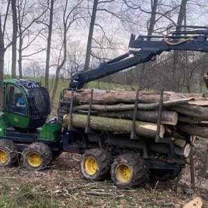 foto 16.5t vyvážečka 8W na 11t JohnDeere 1010E